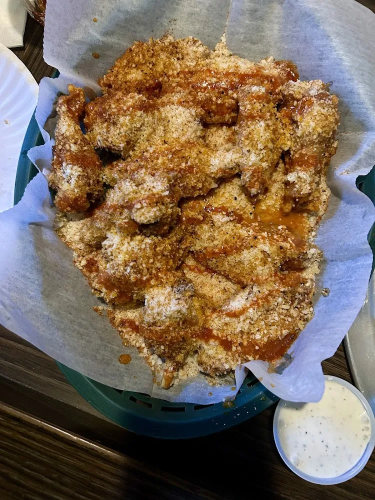 Wings Crispy with Homemade Sauce